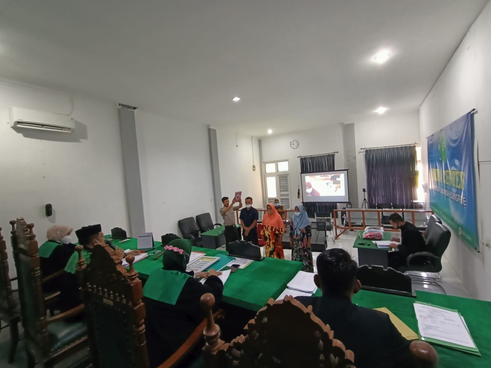 2aa8090e fd70 441f 844c b39dfa7aaff4 censored